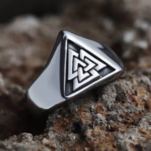 Ring met het viking symbool - Valknut