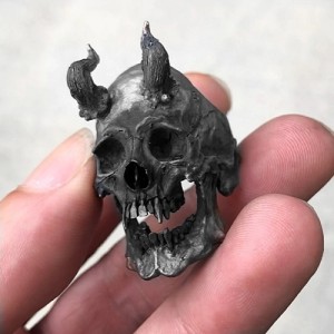 Unieke edelstalen skull ring met hoorns