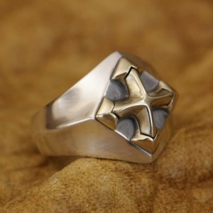 Exclusieve Ring met kruis symbool - 925 Sterling Zilver