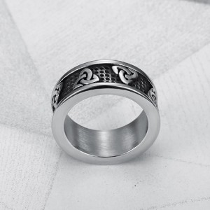 Ring met het viking symbool - Triquetra