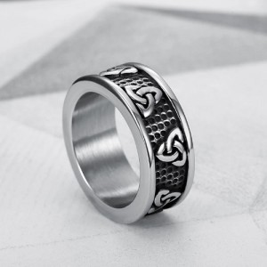 Ring met het viking symbool - Triquetra