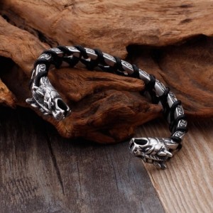 Viking armband met wolvenkop