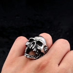 Skull ring 