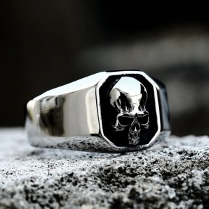 Skull ring