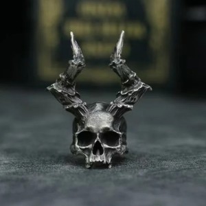 Skull ring met hoorns edelstaal