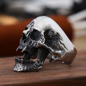 Vampier skull ring 